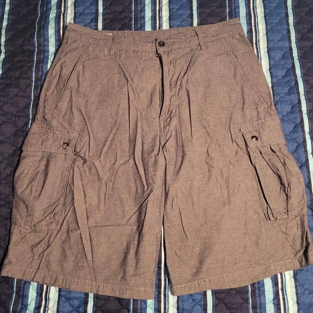 Levi's cargo shorts 33in blue